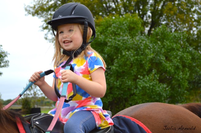 elizabeth-on-leader-with-logo